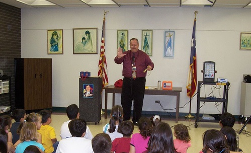 Joe Libby performing for kids at a library show